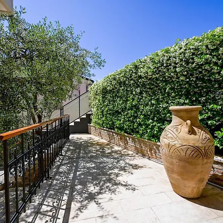 Casa Degli Artisti Ρόβινι