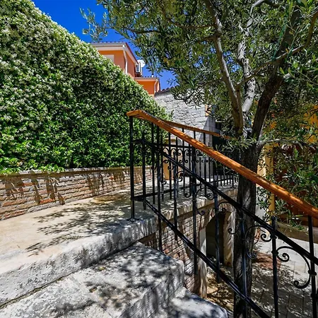 Casa Degli Artisti בית הארחה 3*