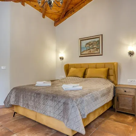 Casa Degli Artisti Гостевой дом Ровинь