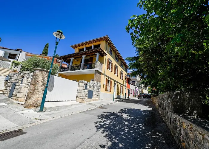 Gostinjska kuća Casa Degli Artisti 3*